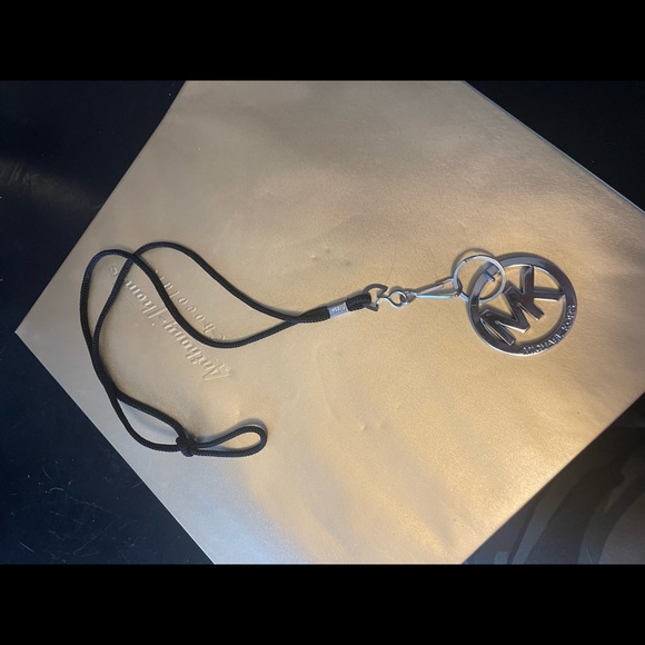 Michael Kors Necklace Silver - Picture 2 of 2